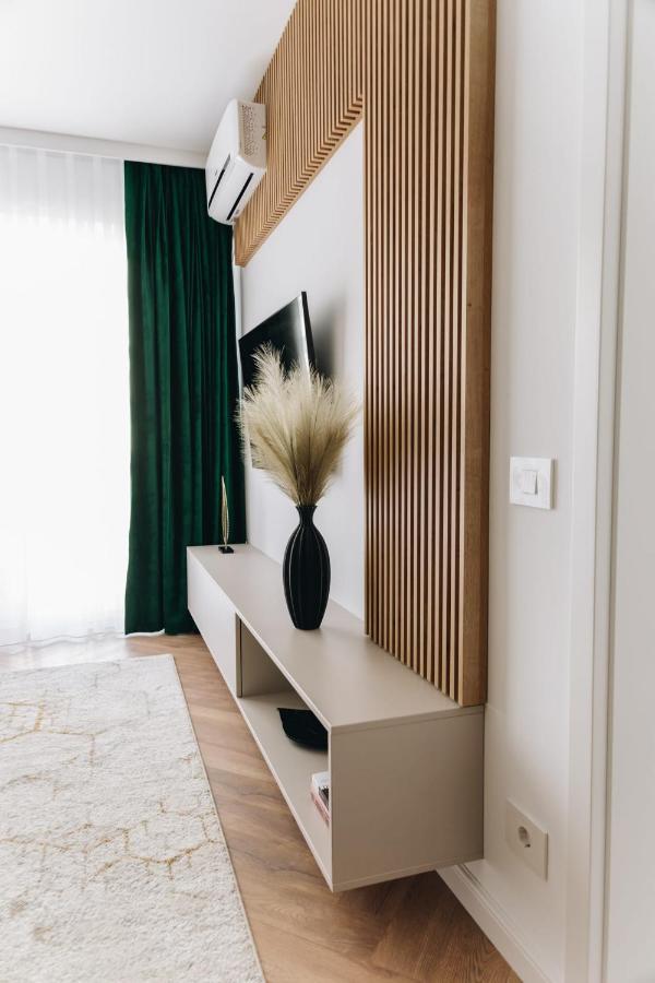 Tulip Apartment Oradea Exteriör bild